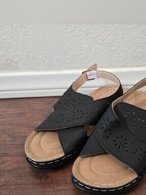 FDSAIGH Black Crisscross Cutout Slingback Comfort Sandals